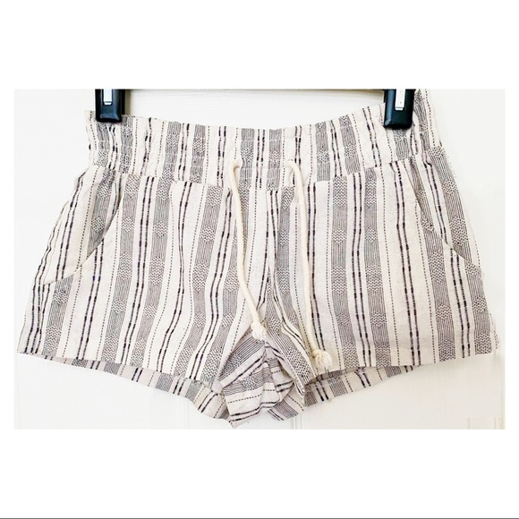 Almost Famous Linen Drawstring Short - Picture 6 of 7